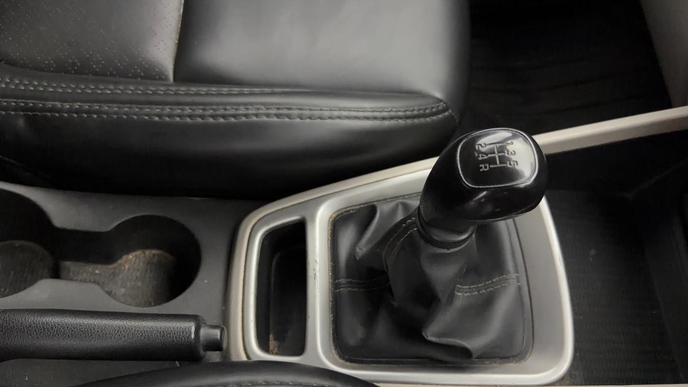 2022 Hyundai VENUE S(O) 1.2, Petrol, Manual, 99,401 km, Gear Lever