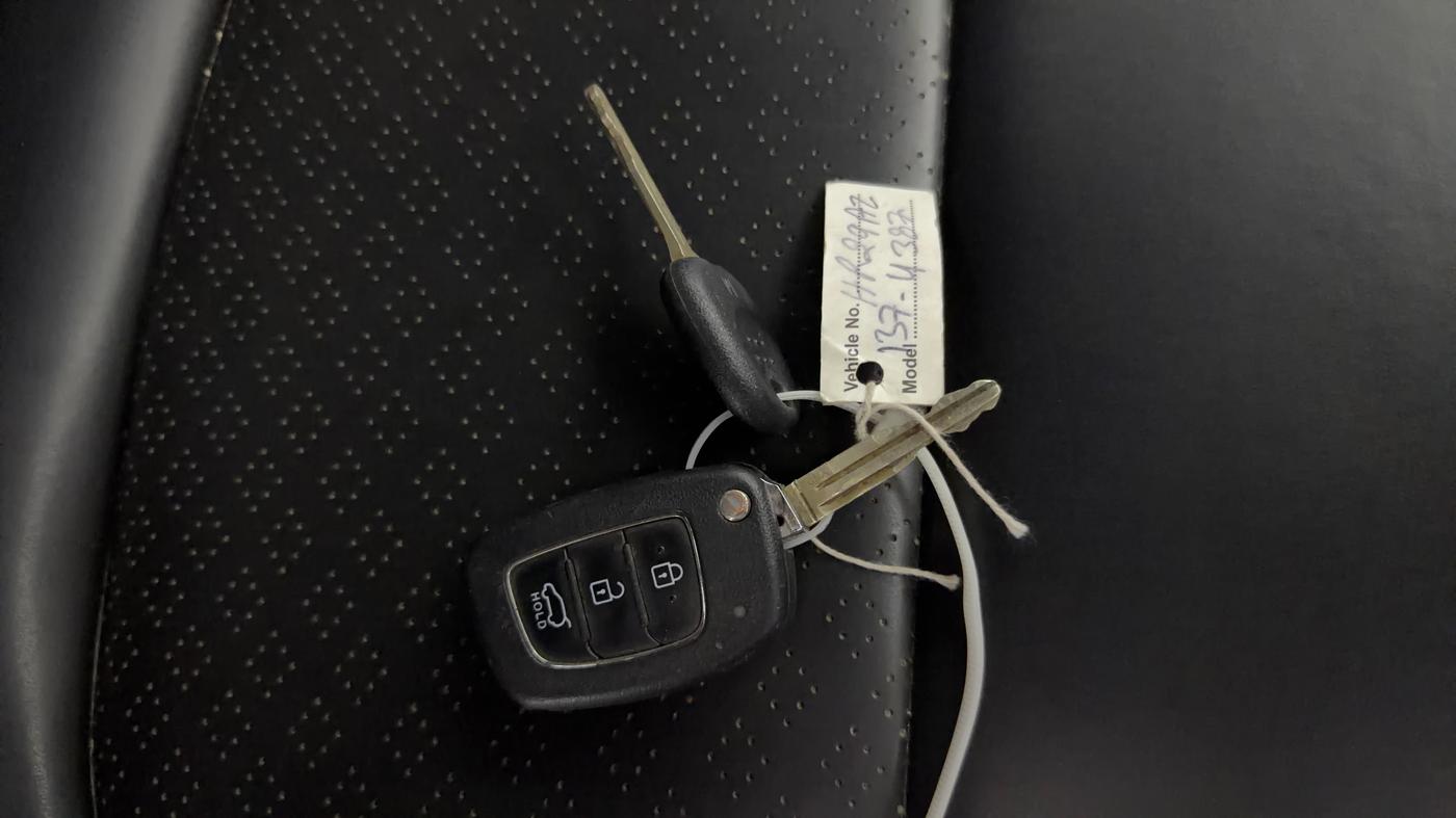 2022 Hyundai VENUE S(O) 1.2, Petrol, Manual, 99,401 km, Key Close Up