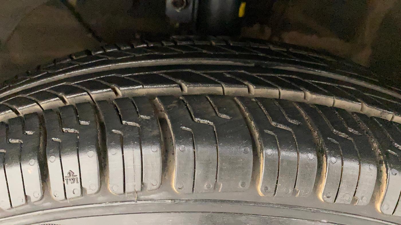2018 Maruti Swift VDI, Diesel, Manual, 69,055 km, Left Front Tyre Tread