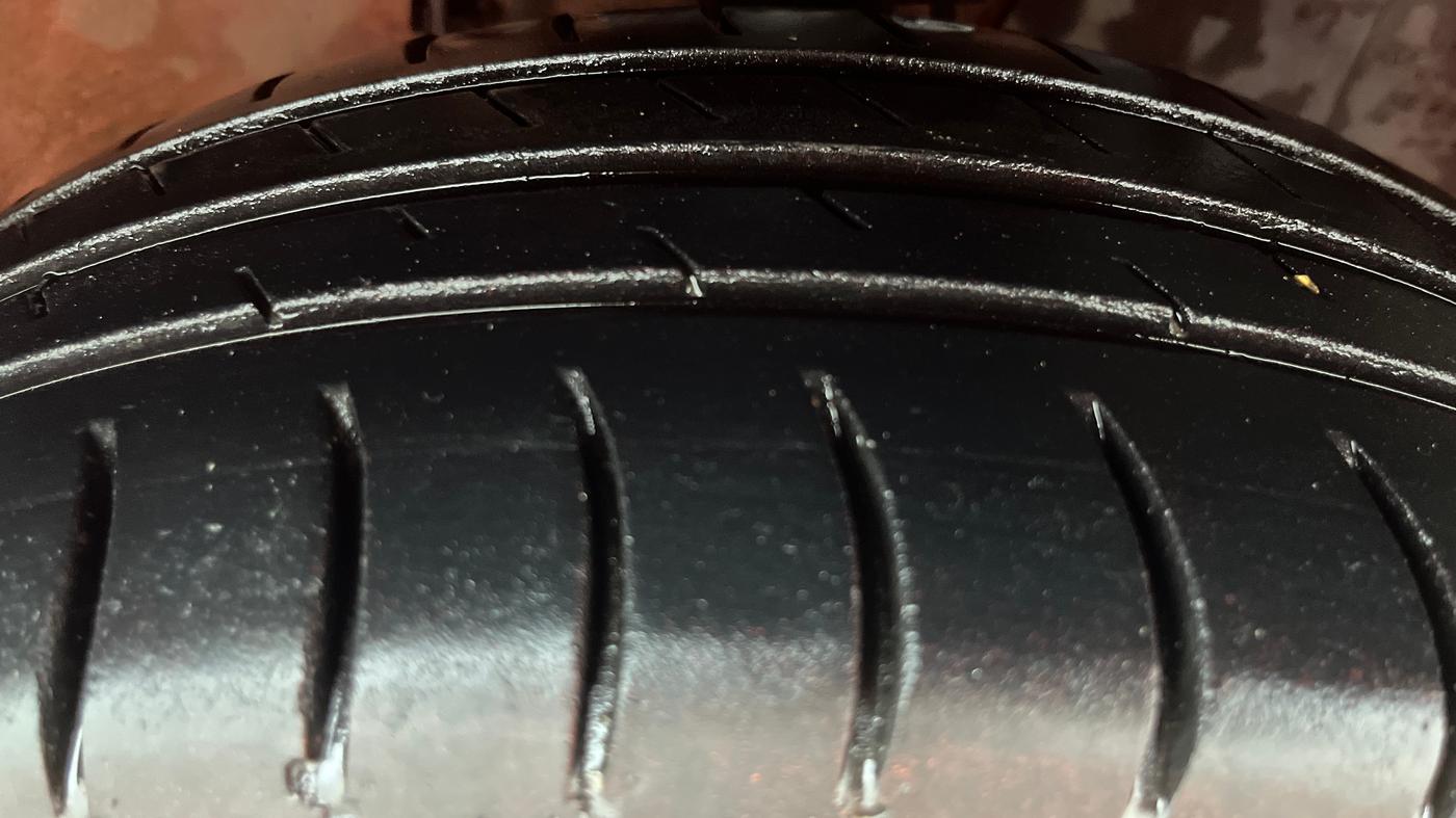 2013 Volkswagen Polo HIGHLINE1.2L, Petrol, Manual, 78,354 km, Right Front Tyre Tread