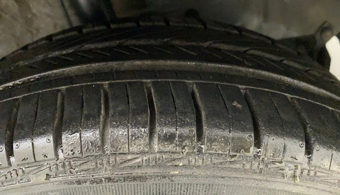 2015 Toyota Etios G, Petrol, Manual, 95,090 km, Right Front Tyre Tread