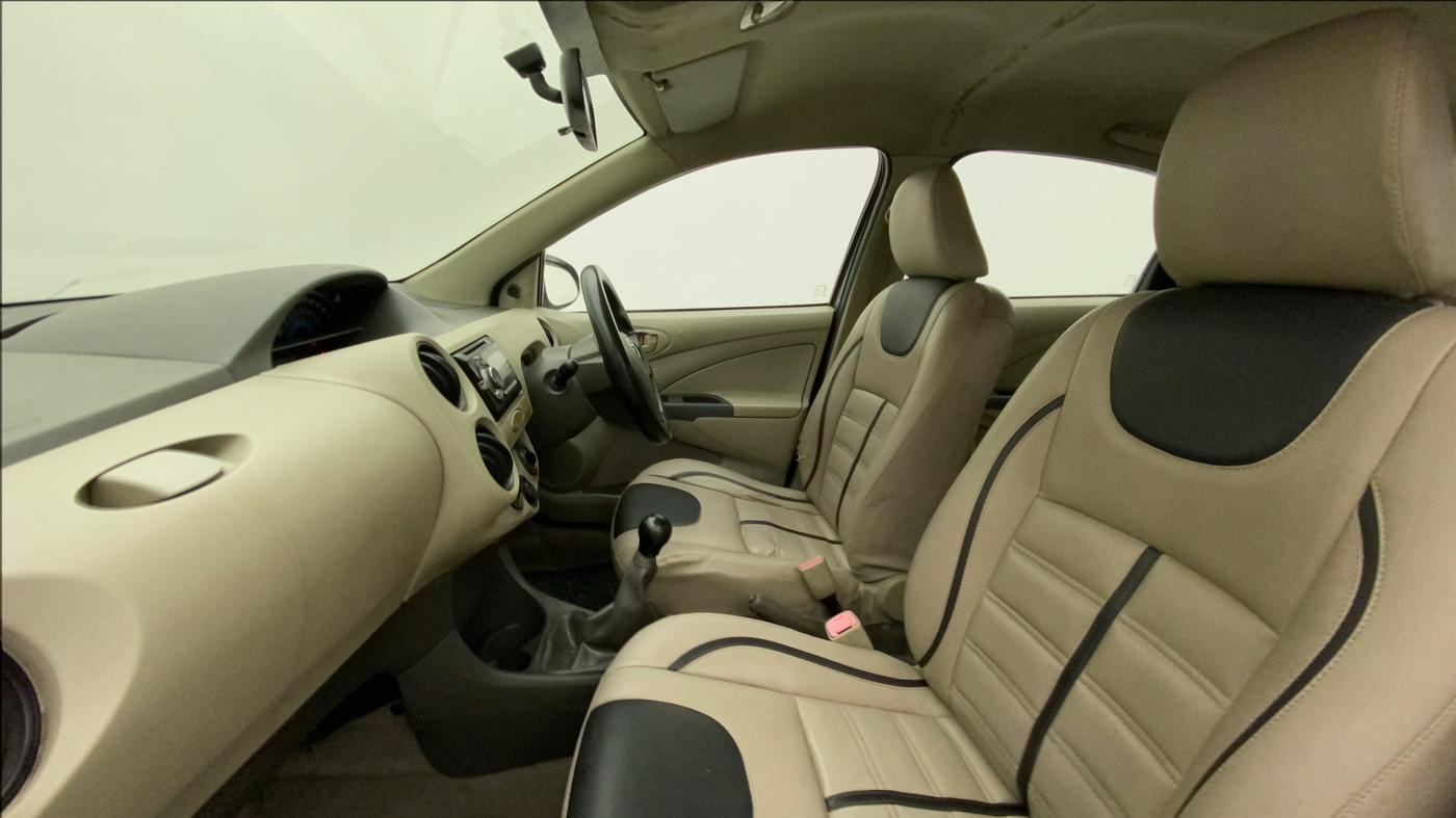 2015 Toyota Etios G, Petrol, Manual, 95,090 km, Right Side Front Door Cabin
