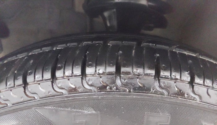 2013 Hyundai i10 MAGNA 1.1, Petrol, Manual, 62,707 km, Left Front Tyre Tread