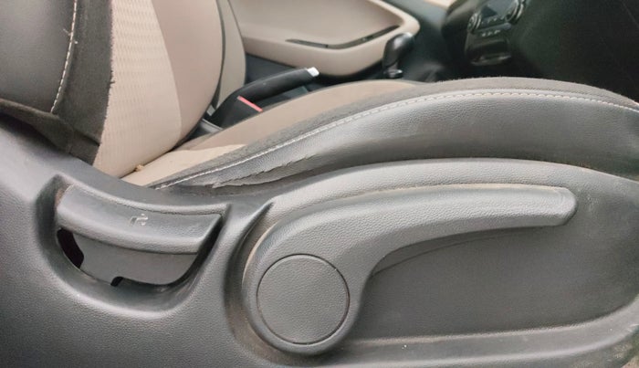 2018 Hyundai Elite i20 ASTA 1.2, Petrol, Manual, 1,23,416 km, Driver Side Adjustment Panel