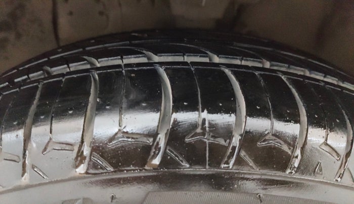 2018 Hyundai Elite i20 ASTA 1.2, Petrol, Manual, 1,23,416 km, Left Front Tyre Tread