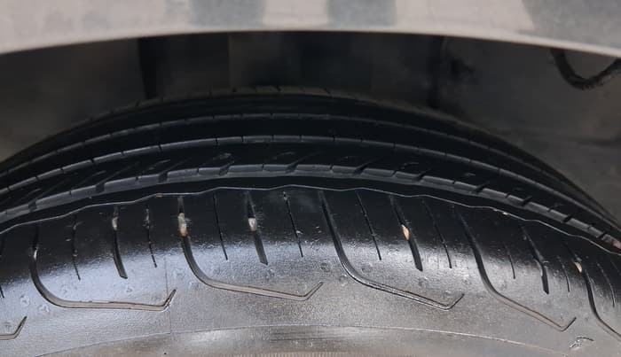 2021 Tata ALTROZ XZ PETROL, CNG, Manual, 63,893 km, Right Rear Tyre Tread
