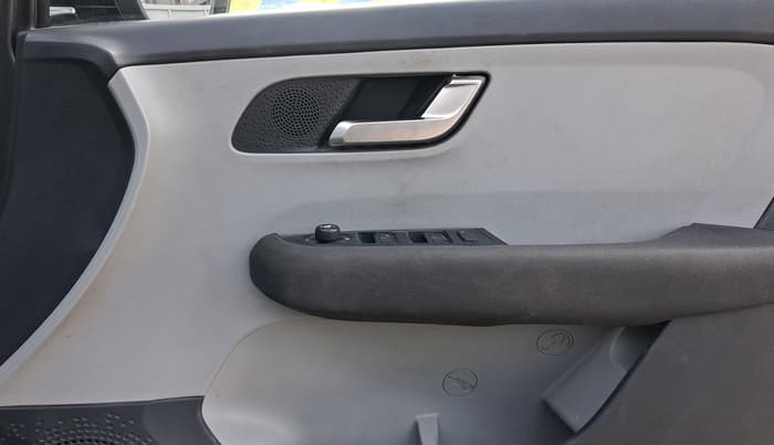 2021 Tata ALTROZ XZ PETROL, CNG, Manual, 63,893 km, Driver Side Door Panels Control