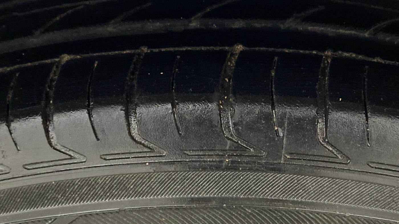 2015 Ford Ecosport TITANIUM 1.5L PETROL AT, Petrol, Automatic, 1,01,155 km, Right Front Tyre Tread
