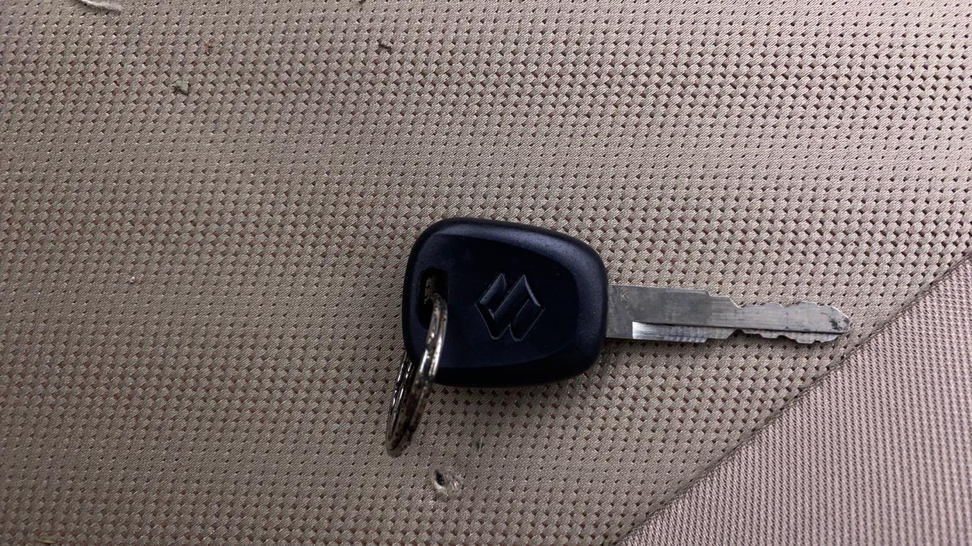 2018 Maruti Dzire LXI, Petrol, Manual, 23,276 km, Key Close Up