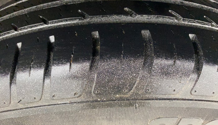 2018 Maruti Dzire LXI, Petrol, Manual, 23,216 km, Left Rear Tyre Tread