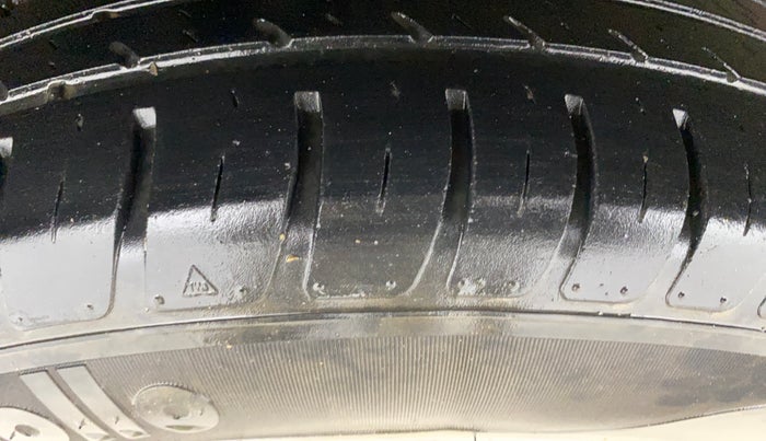 2018 Maruti Dzire LXI, Petrol, Manual, 23,216 km, Right Rear Tyre Tread