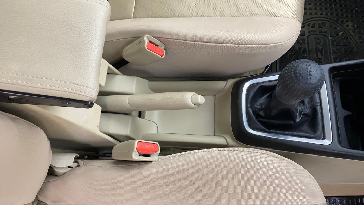 2018 Maruti Dzire LXI, Petrol, Manual, 23,276 km, Gear Lever
