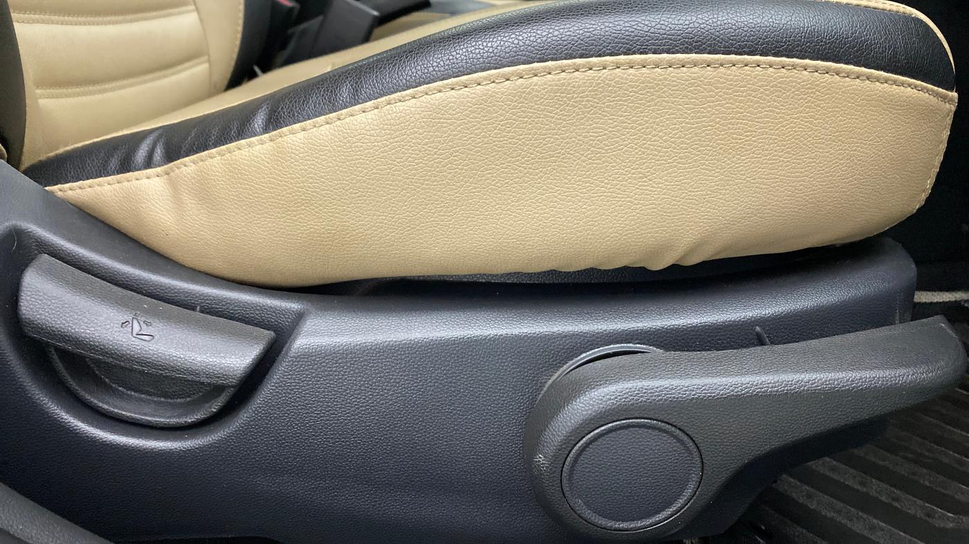 2014 Hyundai Xcent S 1.2, Petrol, Manual, 31,300 km, Driver Side Adjustment Panel