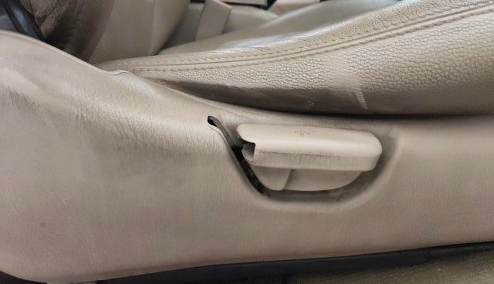 2013 Ford Endeavour 2.5L 4X2 MT, Diesel, Manual, 74,042 km, Driver Side Adjustment Panel