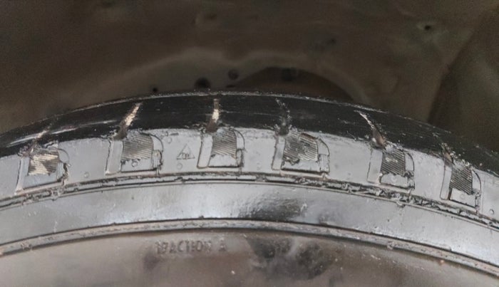 2013 Ford Endeavour 2.5L 4X2 MT, Diesel, Manual, 74,042 km, Left Front Tyre Tread