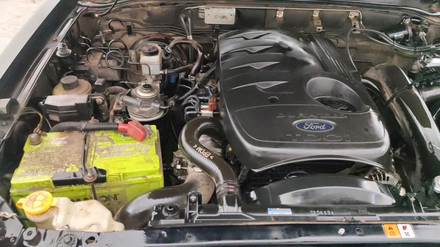 2013 Ford Endeavour 2.5L 4X2 MT, Diesel, Manual, 74,032 km, Engine View - Right