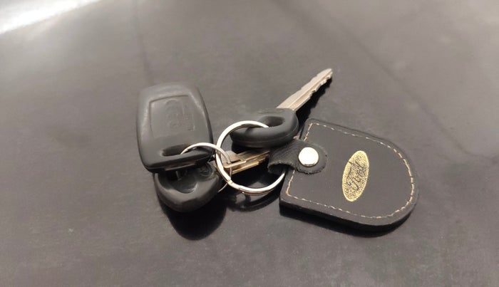 2013 Ford Endeavour 2.5L 4X2 MT, Diesel, Manual, 74,042 km, Key Close Up