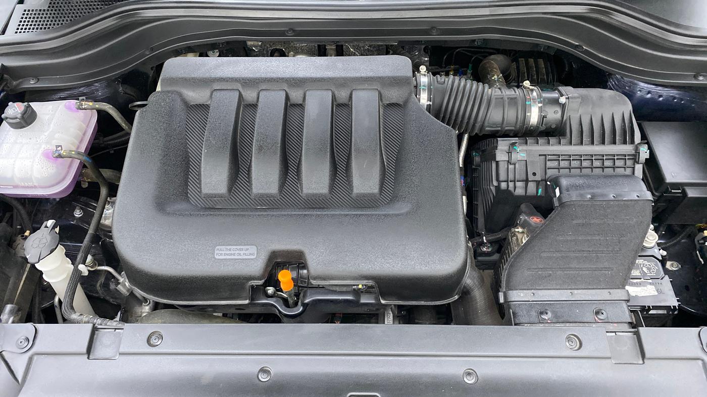 2021 Mahindra XUV700 AX 7 P MT 7 STR, Petrol, Manual, 5,956 km, Open Bonet