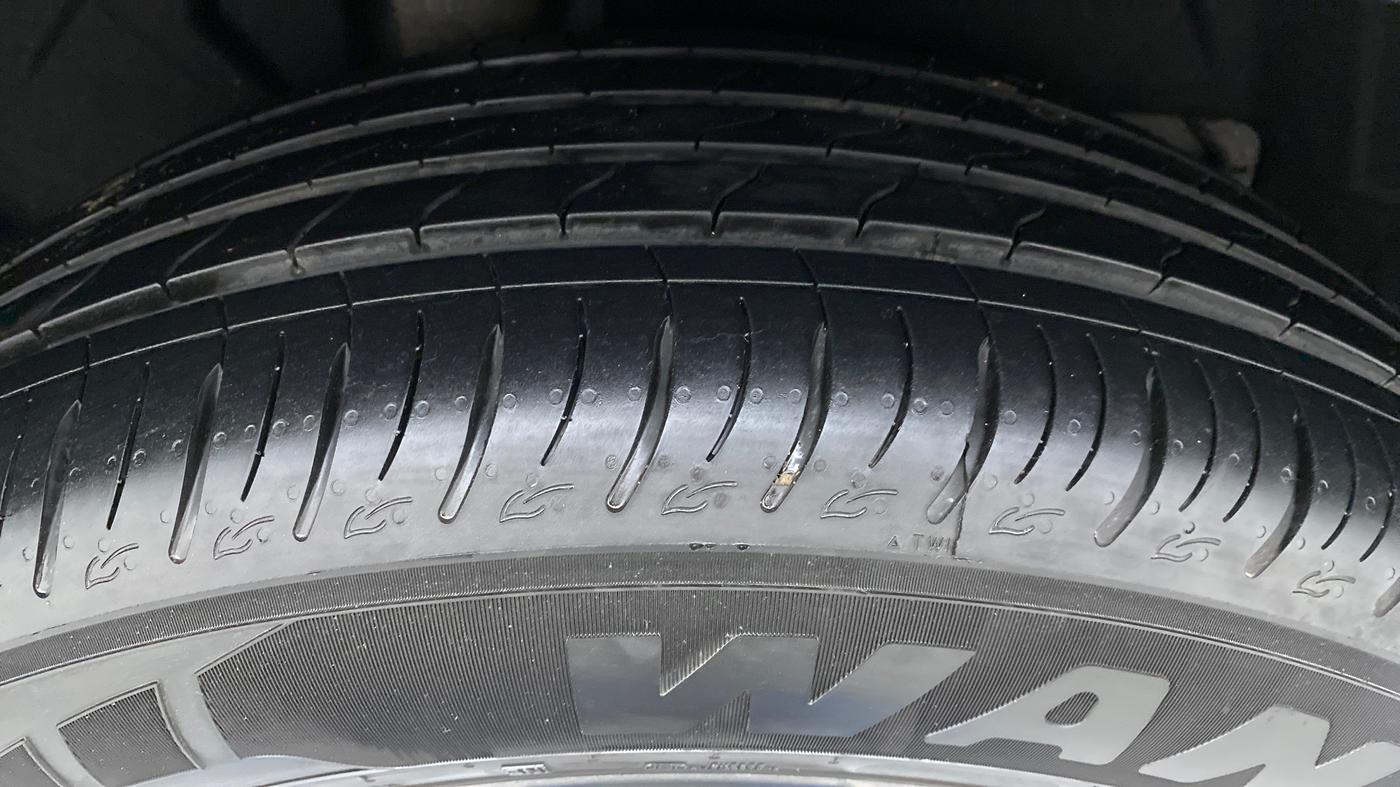 2021 Mahindra XUV700 AX 7 P MT 7 STR, Petrol, Manual, 5,956 km, Right Rear Tyre Tread