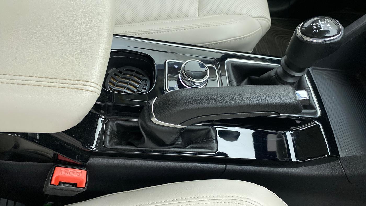 2021 Mahindra XUV700 AX 7 P MT 7 STR, Petrol, Manual, 5,956 km, Gear Lever