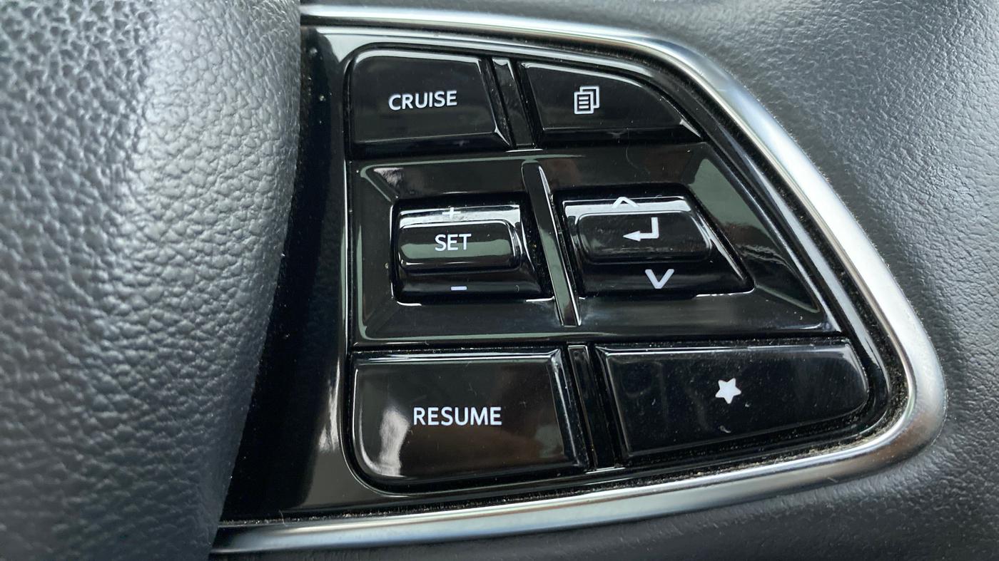 2021 Mahindra XUV700 AX 7 P MT 7 STR, Petrol, Manual, 5,956 km, Adaptive Cruise Control