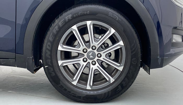 2021 Mahindra XUV700 AX 7 P MT 7 STR, Petrol, Manual, 5,956 km, Right Front Wheel