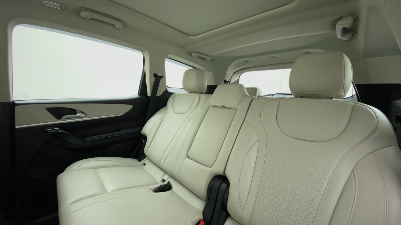 2021 Mahindra XUV700 AX 7 P MT 7 STR, Petrol, Manual, 5,956 km, Right Side Rear Door Cabin
