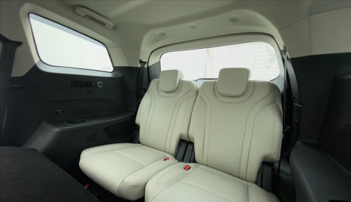 2021 Mahindra XUV700 AX 7 P MT 7 STR, Petrol, Manual, 5,956 km, Third Seat Row ( optional )