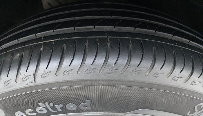 2021 Mahindra XUV700 AX 7 P MT 7 STR, Petrol, Manual, 5,956 km, Right Front Tyre Tread