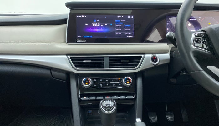 2021 Mahindra XUV700 AX 7 P MT 7 STR, Petrol, Manual, 5,956 km, Air Conditioner