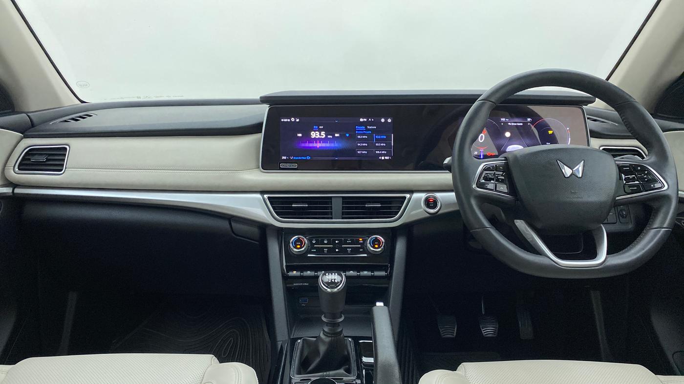 2021 Mahindra XUV700 AX 7 P MT 7 STR, Petrol, Manual, 5,956 km, Dashboard