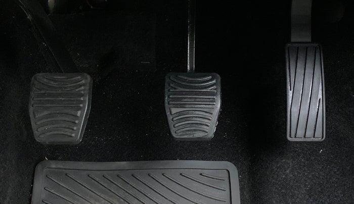 2021 Mahindra XUV700 AX 7 P MT 7 STR, Petrol, Manual, 5,956 km, Pedals