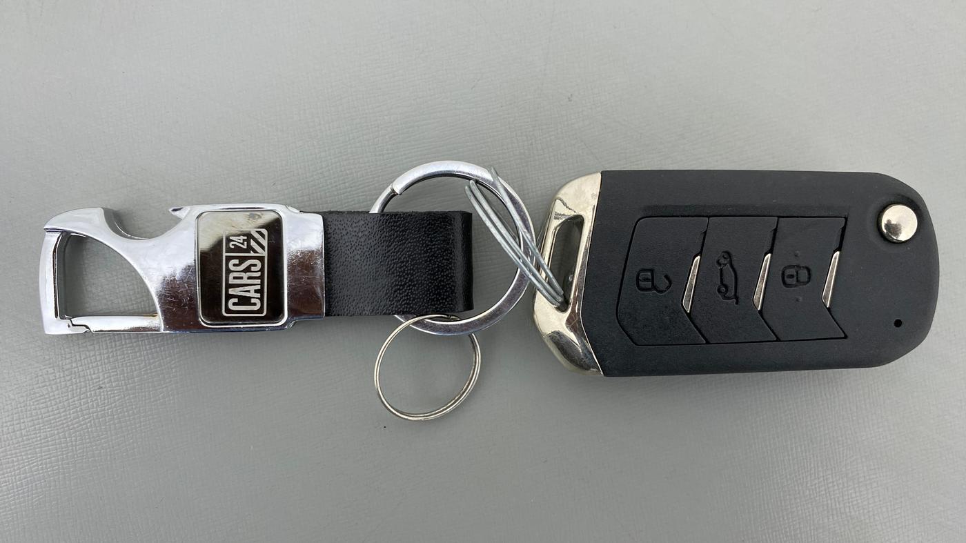 2021 Mahindra XUV700 AX 7 P MT 7 STR, Petrol, Manual, 5,956 km, Key Close Up
