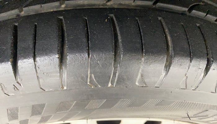 2019 Mahindra KUV 100 NXT K2+ P 6 STR, Petrol, Manual, 23,399 km, Right Front Tyre Tread