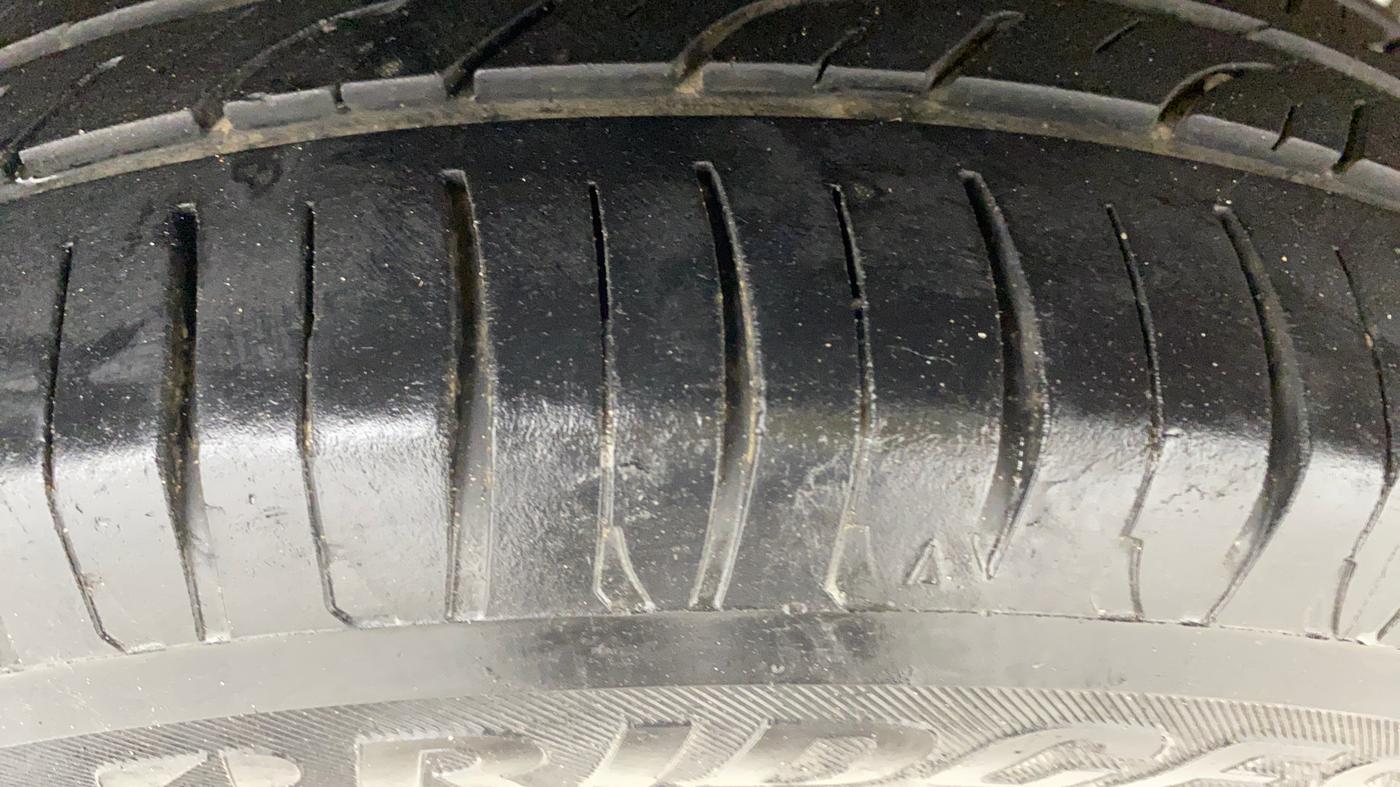 2019 Mahindra KUV 100 NXT K2+ P 6 STR, Petrol, Manual, 23,399 km, Right Rear Tyre Tread