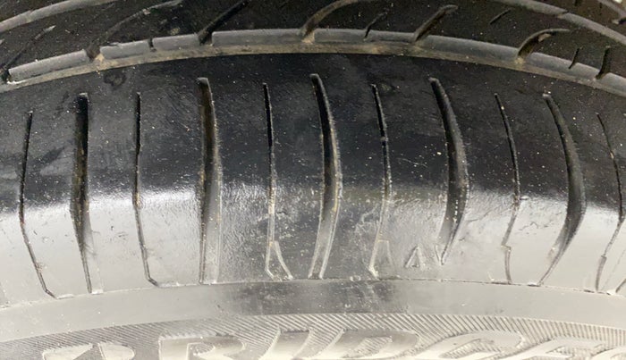 2019 Mahindra KUV 100 NXT K2+ P 6 STR, Petrol, Manual, 23,399 km, Right Rear Tyre Tread