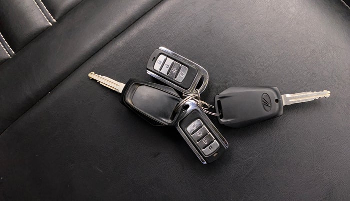 2019 Mahindra KUV 100 NXT K2+ P 6 STR, Petrol, Manual, 23,399 km, Key Close Up