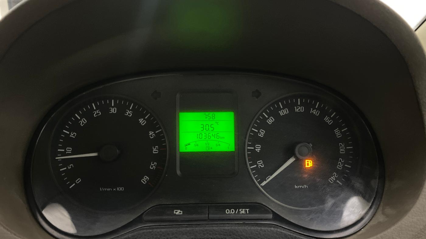 2013 Skoda Rapid AMBITION 1.6 TDI CR MT, Diesel, Manual, 1,03,640 km, Odometer Image