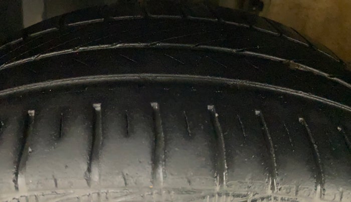 2019 Volkswagen Polo COMFORTLINE 1.0L MPI, Petrol, Manual, 28,203 km, Left Front Tyre Tread