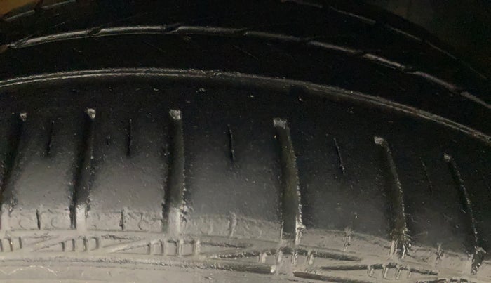 2019 Volkswagen Polo COMFORTLINE 1.0L MPI, Petrol, Manual, 28,203 km, Right Front Tyre Tread