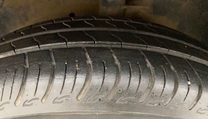 2015 Maruti Celerio ZXI, Petrol, Manual, 77,848 km, Left Front Tyre Tread