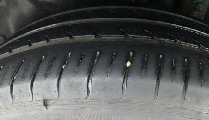2014 Maruti Swift Dzire ZXI, Petrol, Manual, 93,824 km, Left Rear Tyre Tread