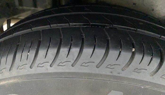 2014 Maruti Swift Dzire ZXI, Petrol, Manual, 93,824 km, Right Rear Tyre Tread