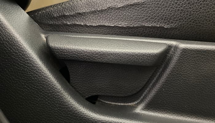 2016 Hyundai Eon ERA PLUS (O), Petrol, Manual, 36,421 km, Driver Side Adjustment Panel