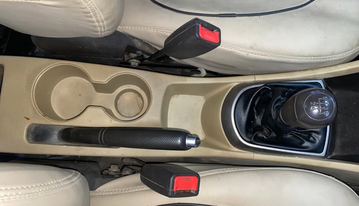 2016 Hyundai Verna 1.4 VTVT, Petrol, Manual, 1,23,771 km, Gear Lever