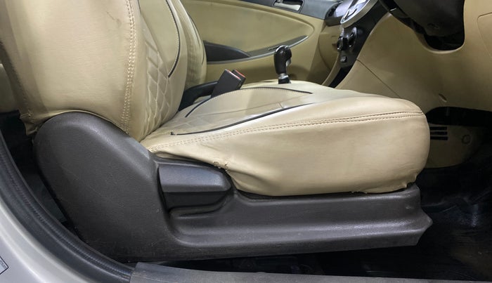 2016 Hyundai Verna 1.4 VTVT, Petrol, Manual, 1,23,771 km, Driver Side Adjustment Panel