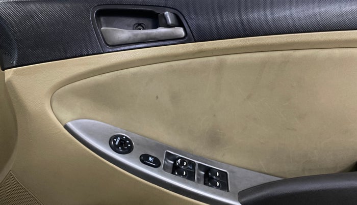 2016 Hyundai Verna 1.4 VTVT, Petrol, Manual, 1,23,771 km, Driver Side Door Panels Control