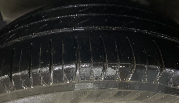 2016 Hyundai Verna 1.4 VTVT, Petrol, Manual, 1,23,771 km, Left Front Tyre Tread