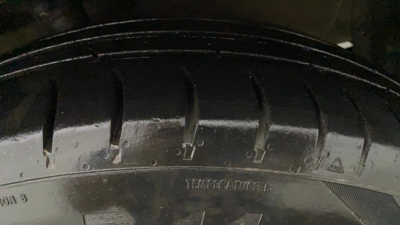 2011 Maruti Swift Dzire VDI, Diesel, Manual, 40,034 km, Left Front Tyre Tread