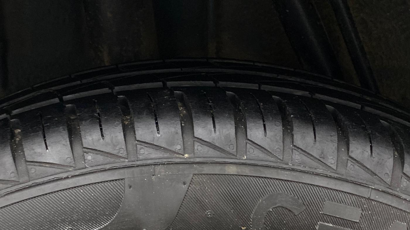 2023 Renault Kwid RXT 1.0 AMT, Petrol, Automatic, 7,014 km, Right Rear Tyre Tread